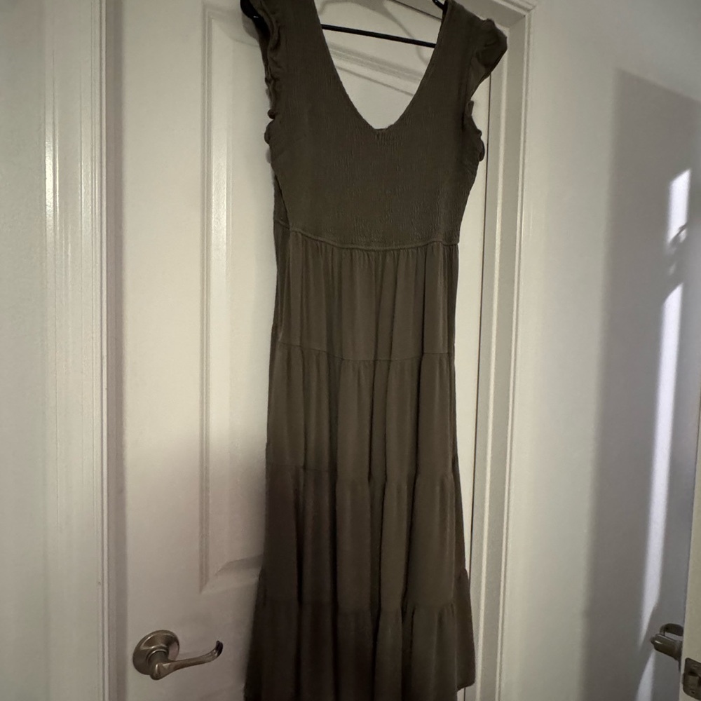 Chic Olive Midi Dress with Ruffled Sleeves
